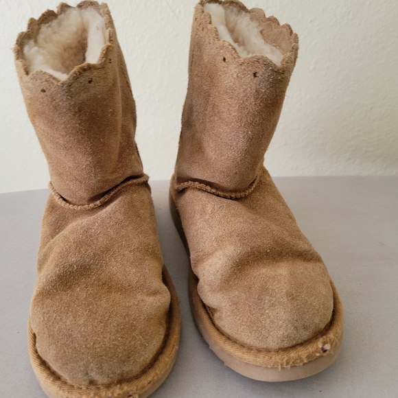UGG | Shoes | Ugg Kids Size 2 Ankle 